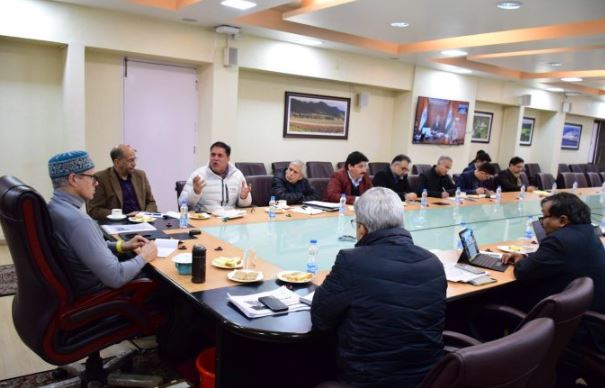 'मुख्यमंत्री ने श्रीनगर, बांदीपोरा और गांदरबल के जन प्रतिनिधियों के साथ बजट पूर्व परामर्श किया | '